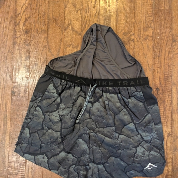 Nike Trail Stride shorts Size Large New with tags Black and gray - Picture 13 of 17